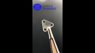 Op maat gemaakte saffier driehoekige component met uiterst nauwkeurig doorgaand gat